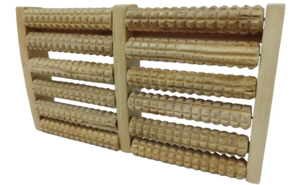 MASAJEADOR DE PIE EN MADERA