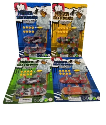CARTON PATINETA CON ACCESORIOS X2