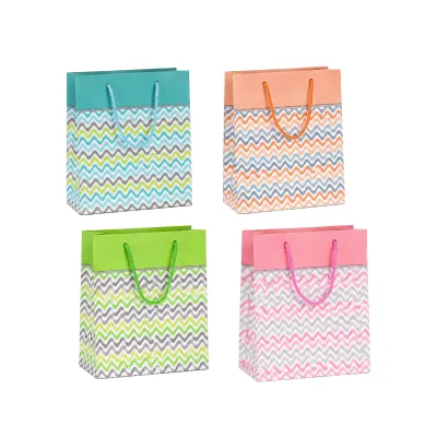 BOLSA REGALO PLASTICA ONDAS 18*22*7.5CM (PQTX12)