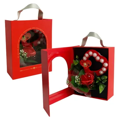 RAMO ROSAS CON CORAZON EN CAJA,