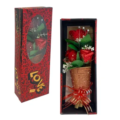 RAMO ROSAS EN CAJA LOVE