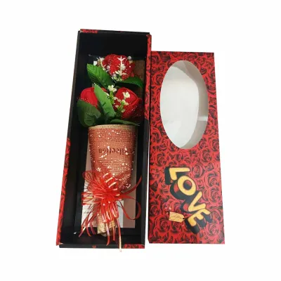 RAMO ROSAS EN CAJA LOVE