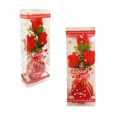 RAMO ROSAS ARTIFICIALES CON CORAZON EN ACETATO,